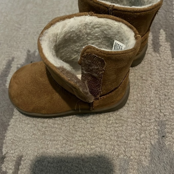 Wonder Nation faux fur tan toddler boots size 4 - Picture 7 of 9